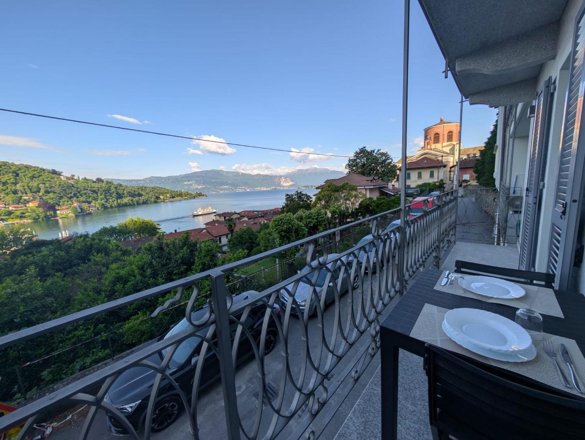 Appartamenti I Fiori Del Lago Laveno Exterior foto